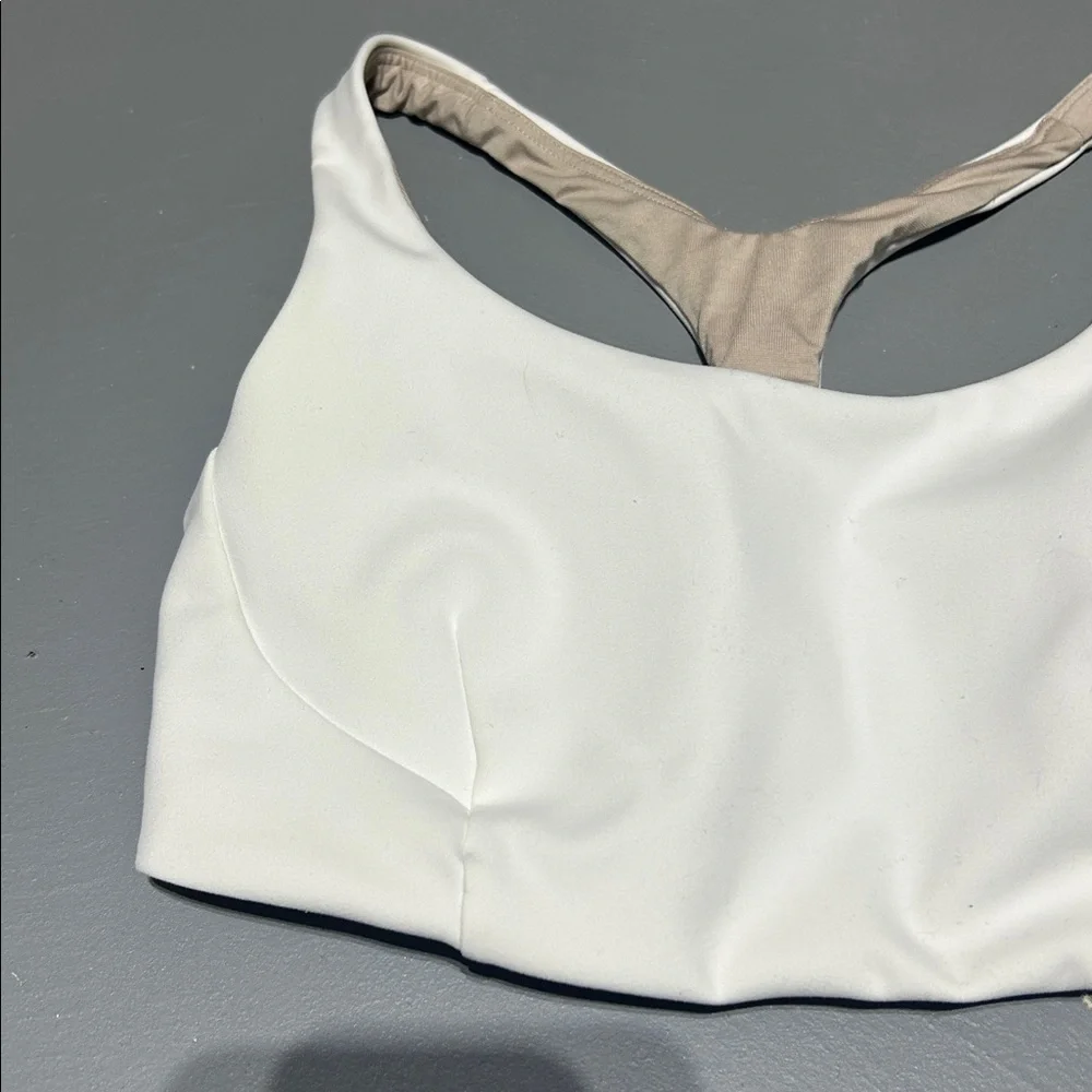 Lululemon White Wunder Train Sports Bra (Medium Support) (C-D Cup) Size 8 - Picture 2 of 5